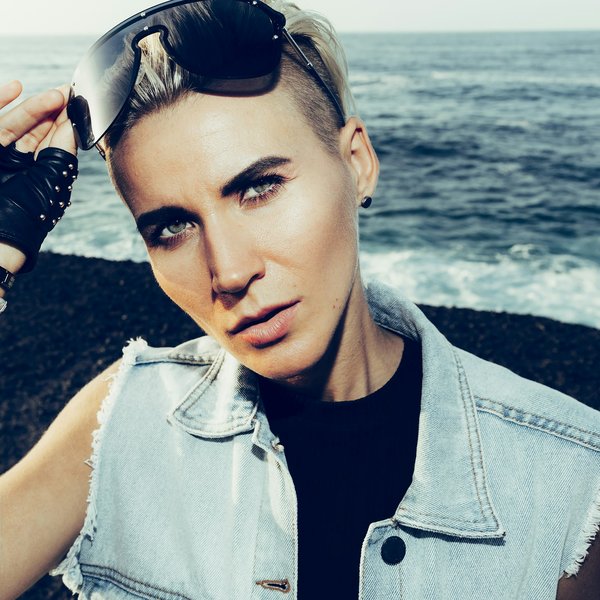 Les lunettes Y2K : icônes de style et accessoires clés d'une époque