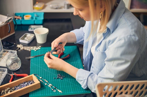 Guide, conseils et actualité de la bijouterie : tendances et astuces